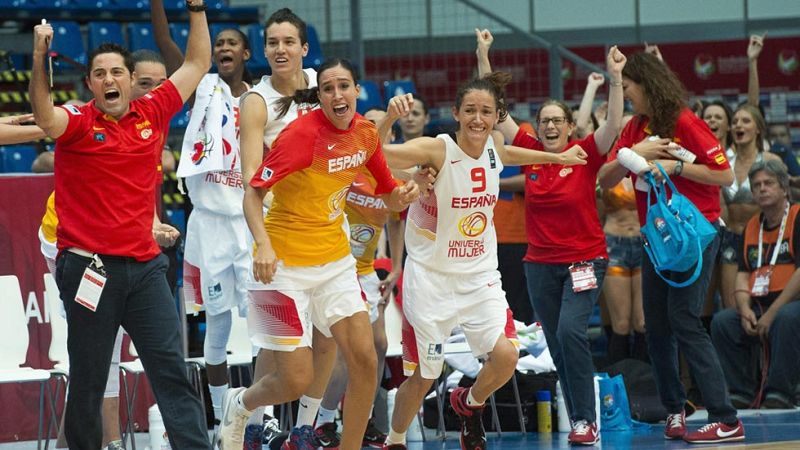 España se deshace con sufrimiento de Montenegro y jugará las semifinales 