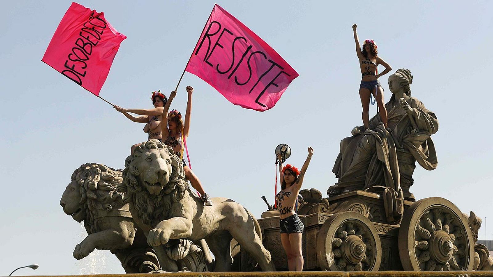 Protesta de activistas de Femen en Cibeles
