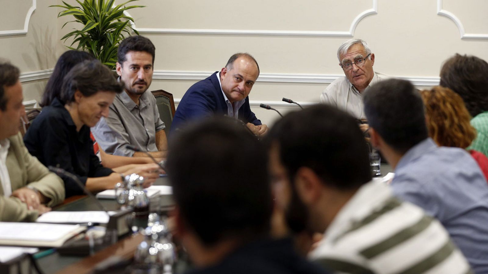 El alcalde de Valencia, Joan Ribó, preside la sesión extraordinaria de la junta de gobierno local