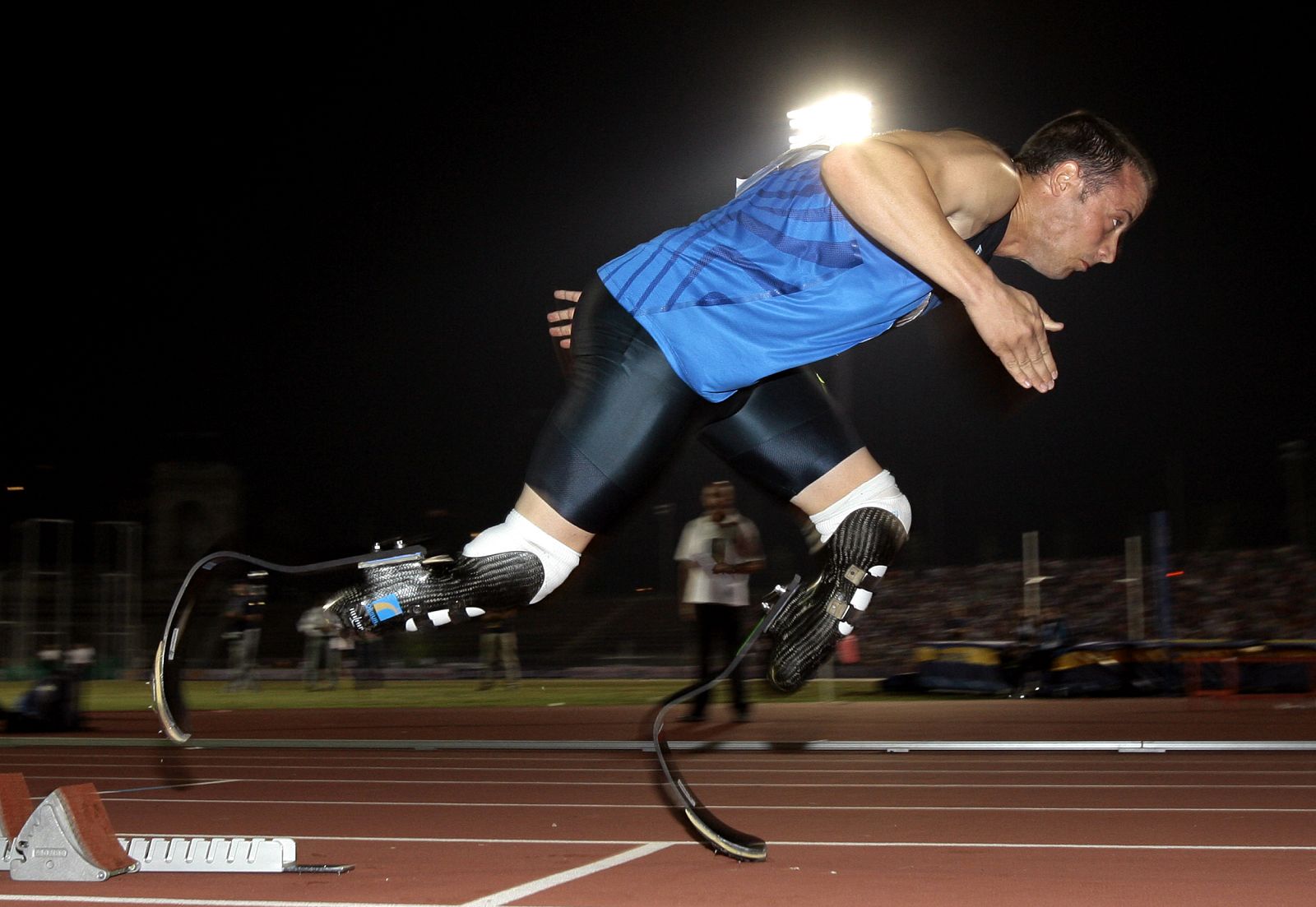 El sudafricano, Oscar Pistorius, durante la final de 400 metros en el Meeting de Milán