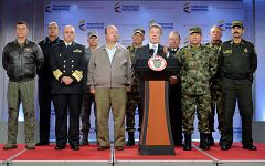 Santos reforma la cúpula militar colombiana ante una oleada de atentados de las FARC