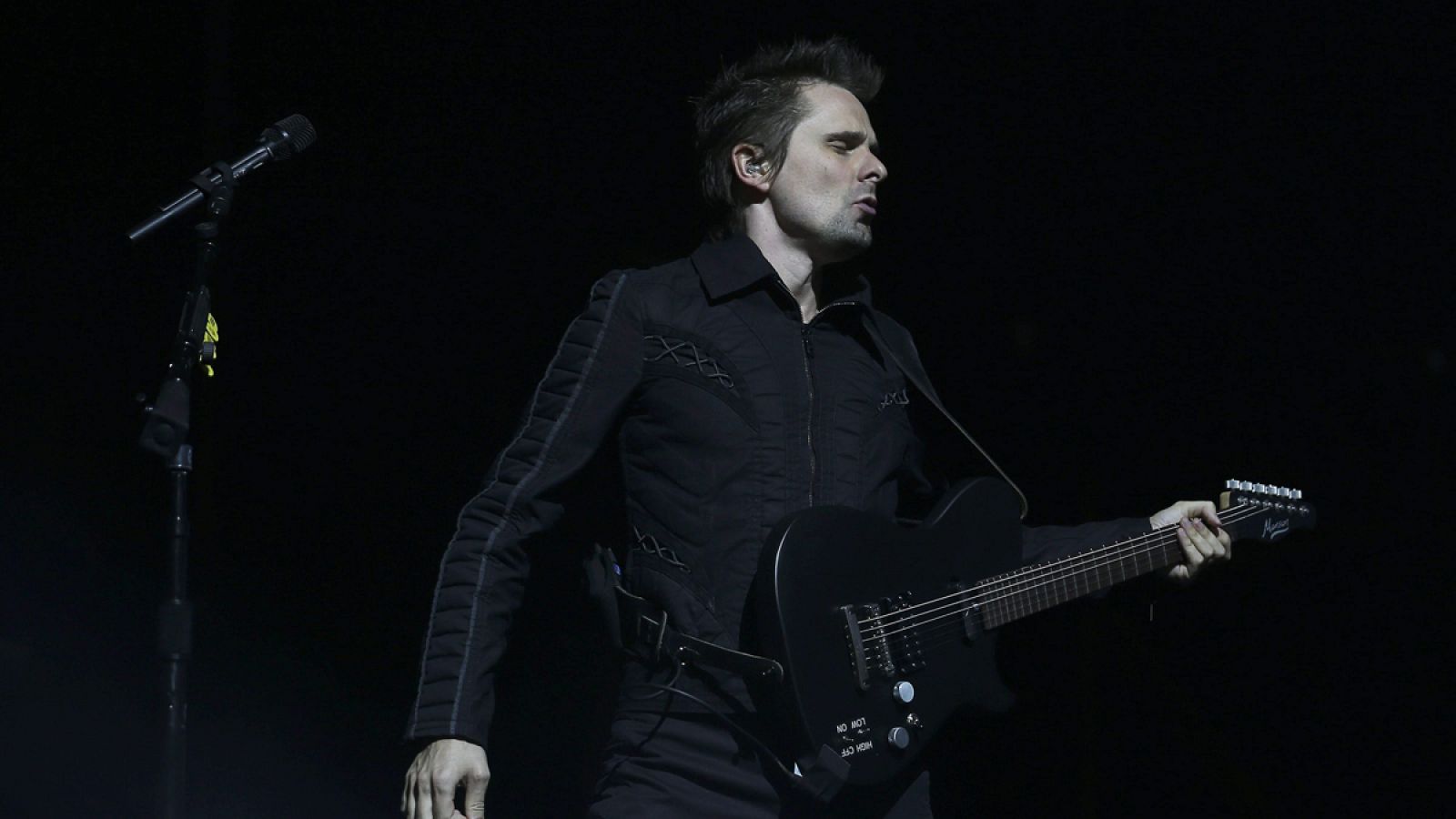 Matthew Bellamy, vocalista de la banda británica Muse.