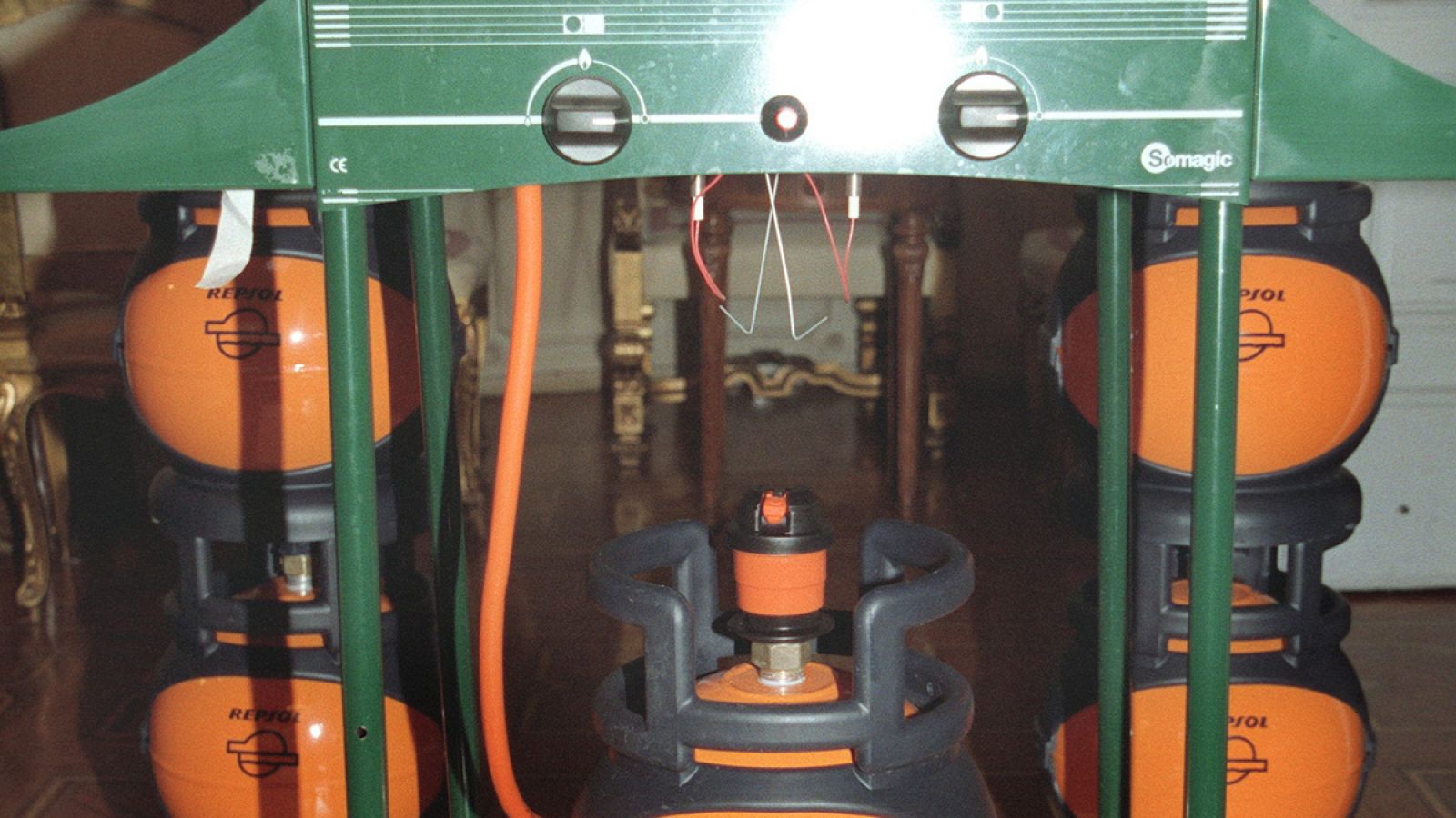 Bombonas de butano en una barbacoa a gas