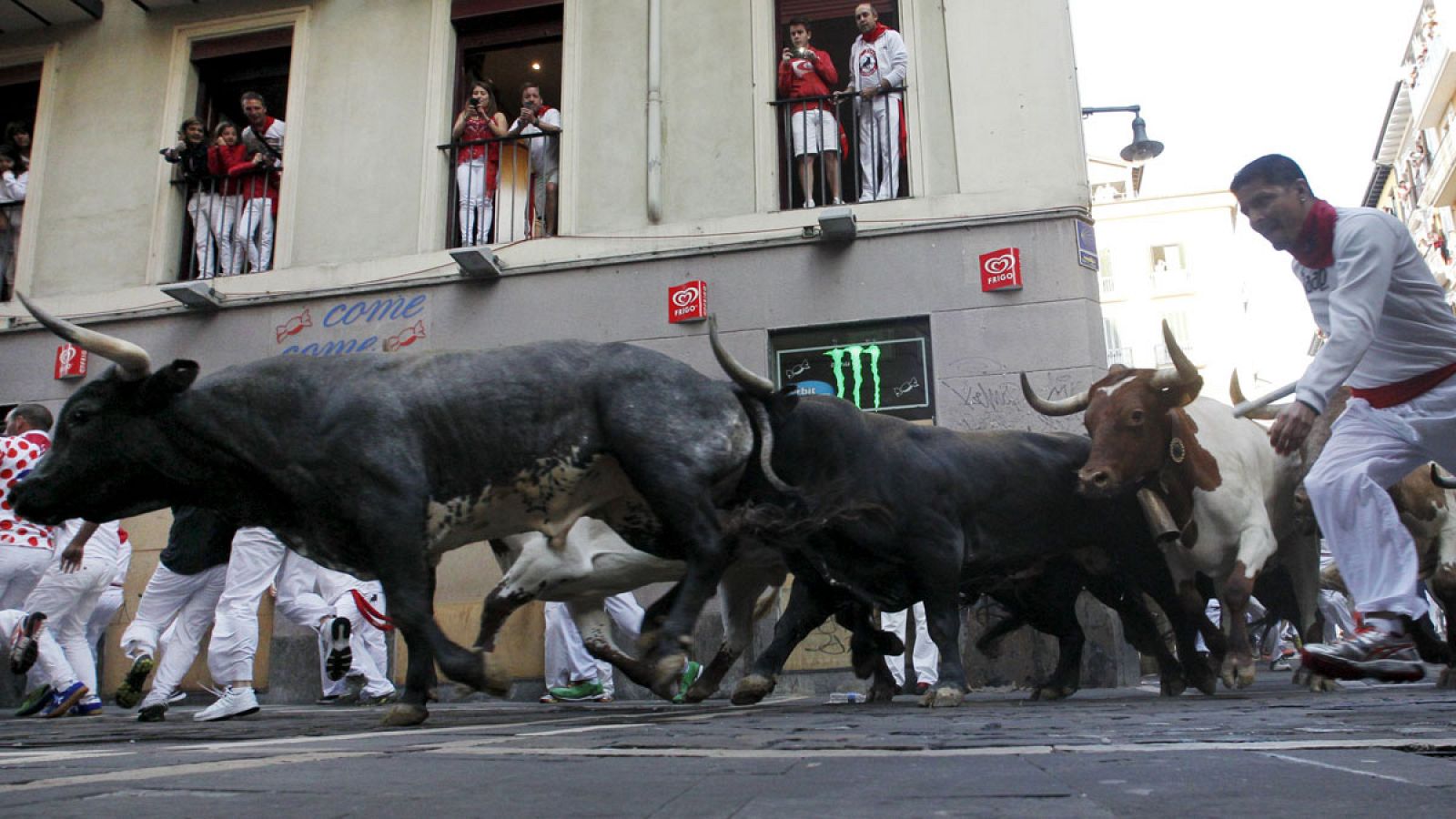 Los Miura cierran las fiestas de San Fermín 2015 con el encierro más rápido