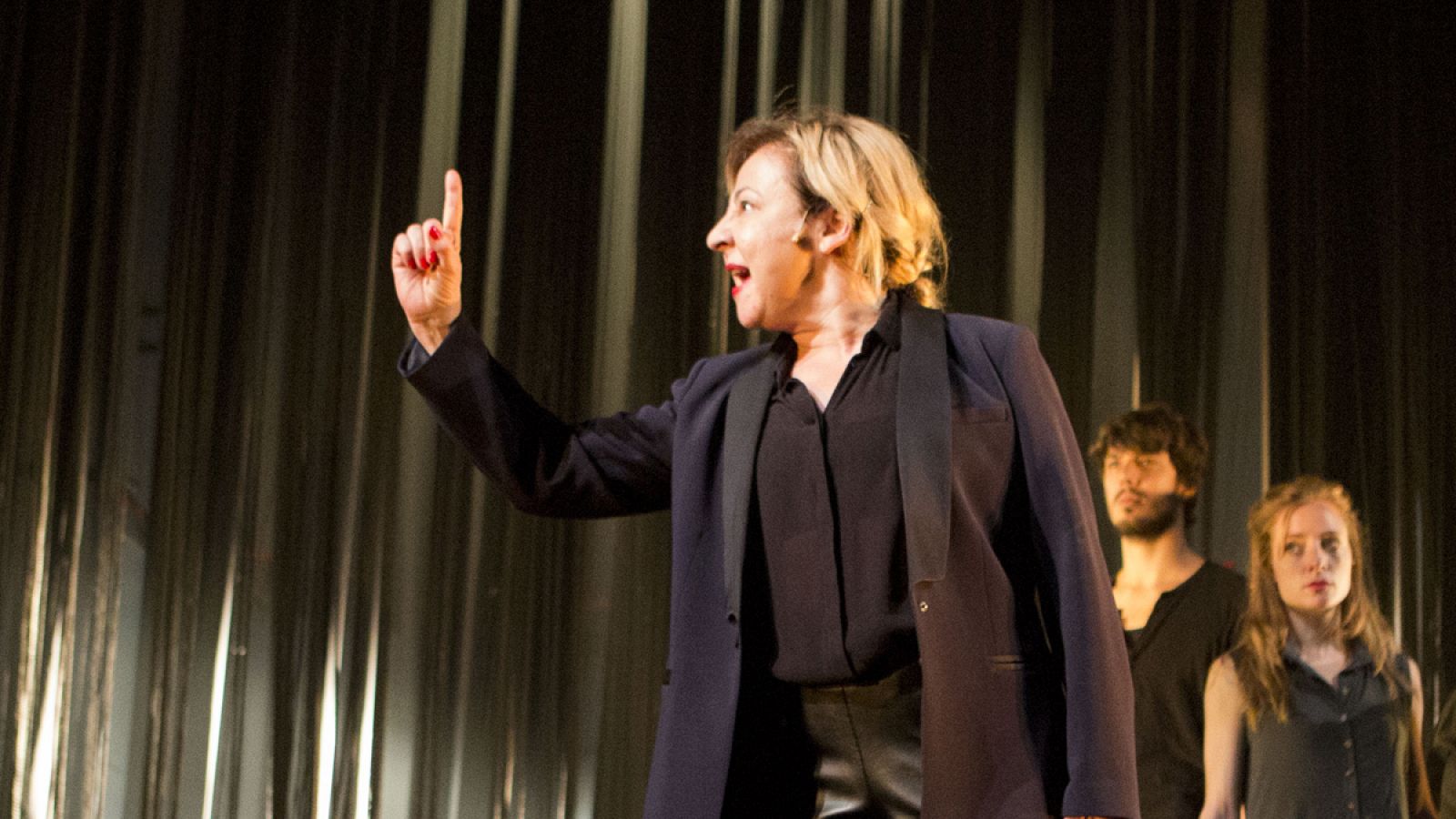 La actriz Carmen Machi en la obra Antígona representada en el teatro La Abadía