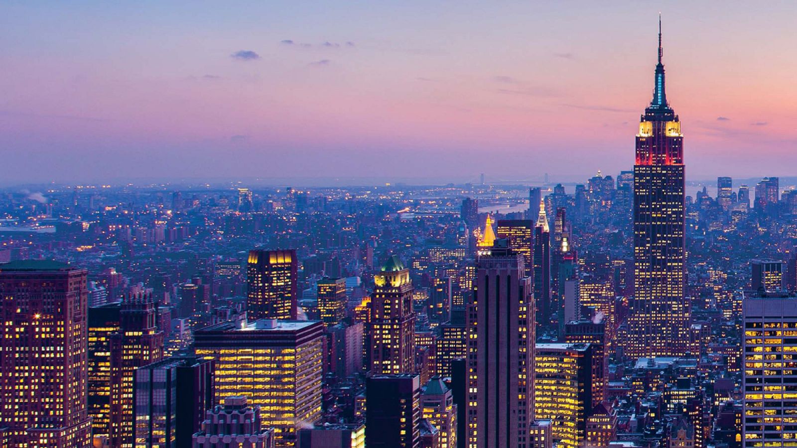 Vista nocturna de la ciudad de Nueva York. Richard l'Anson
