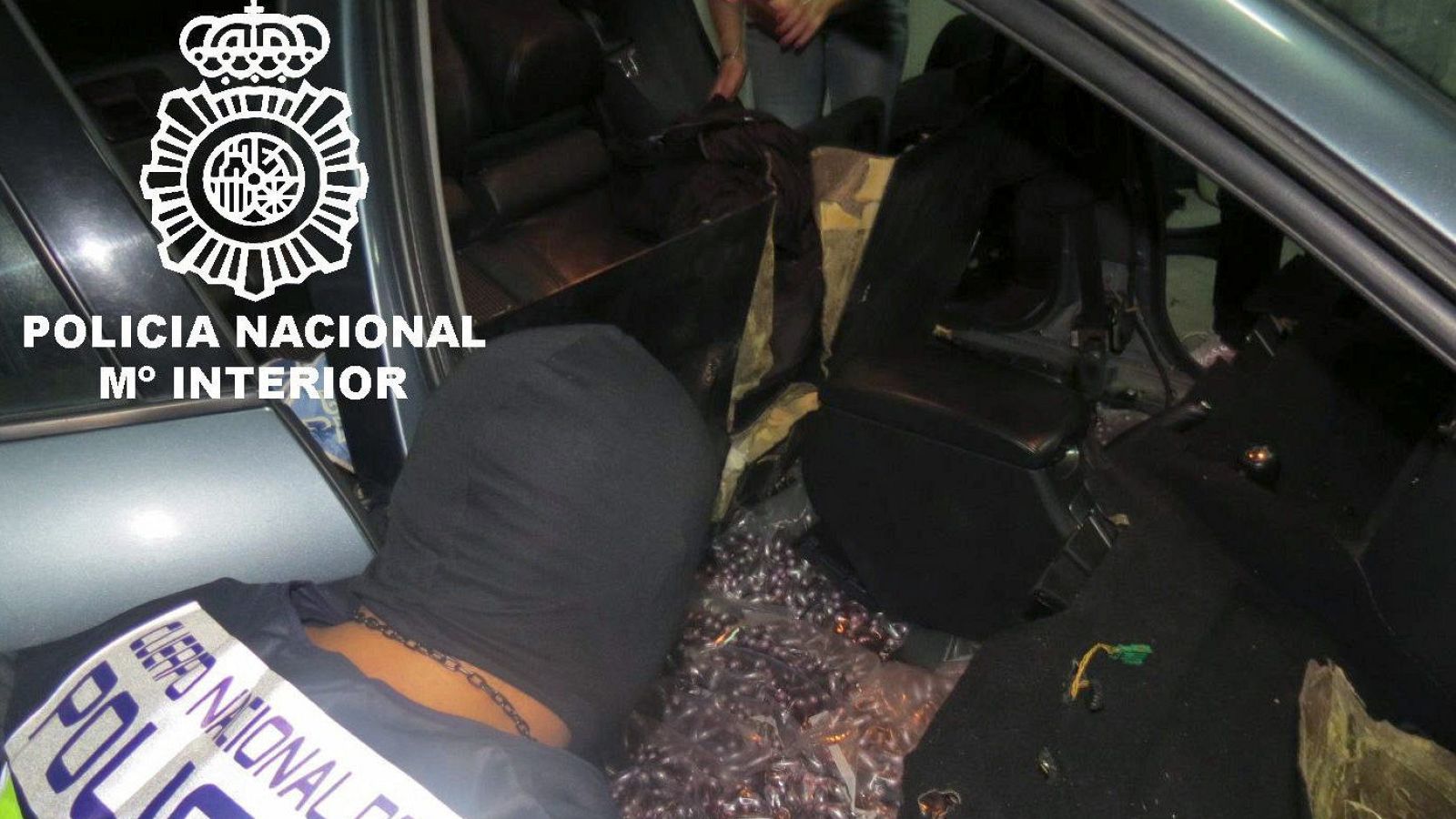 Interceptan en Vigo un coche con 84 kilos de Hachís bajo la moqueta