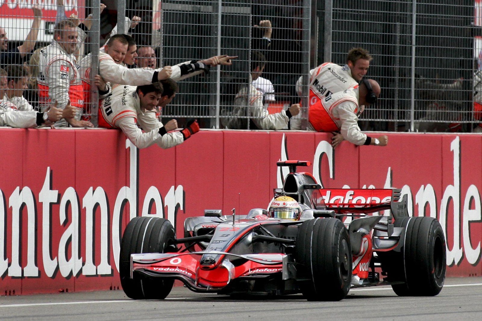 Hamilton vence en Alemania