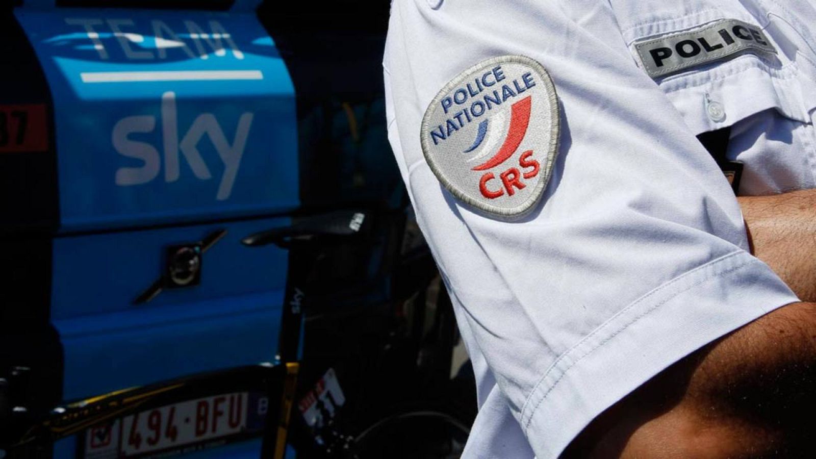 La policía francesa abre fuego contra un  vehículo que intentó saltarse la barrera de seguridad del Tour