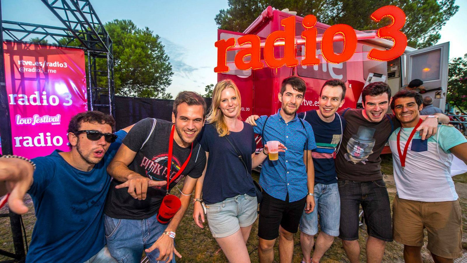 Lowers frente al espacio Radio 3 en el recinto del Low