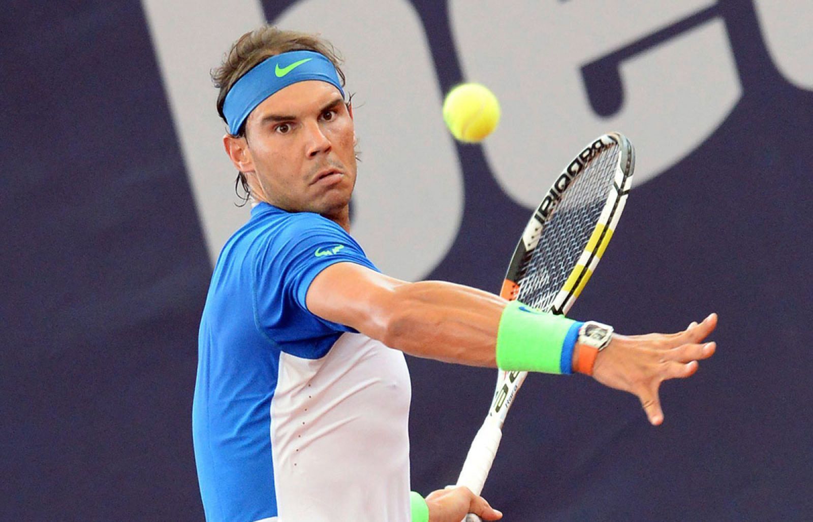 Nadal durante su partido ante Verdasco en Hamburgo