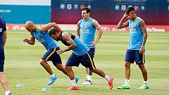 Messi, Mascherano, Neymar y Alves realizan la primera sesión de la temporada