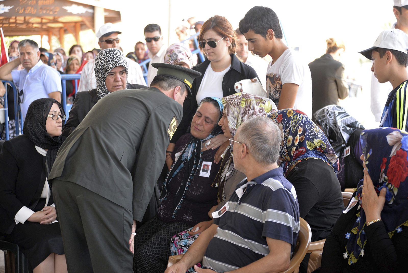 Imagen de archivo de los familiares de un soldado turco fallecido durante los enfrentamientos militares del EI