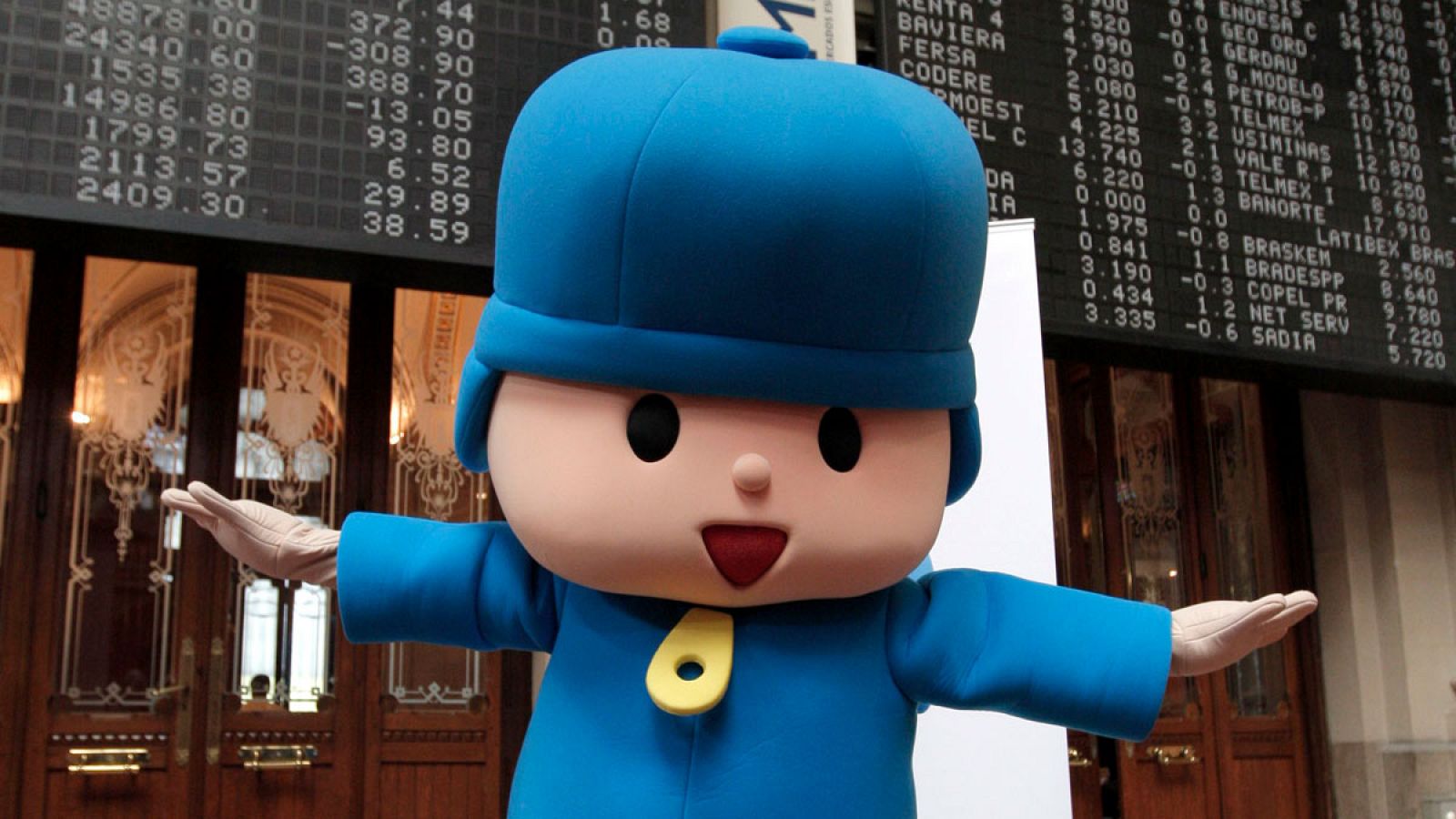 Pocoyó posa en la Bolsa de Madrid (15/07/09)