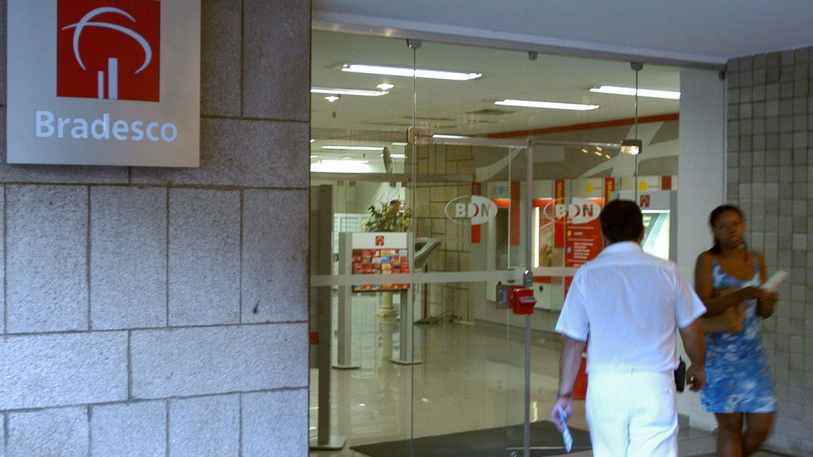 Entrada de una sucursal de Bradesco en Río de Janeiro