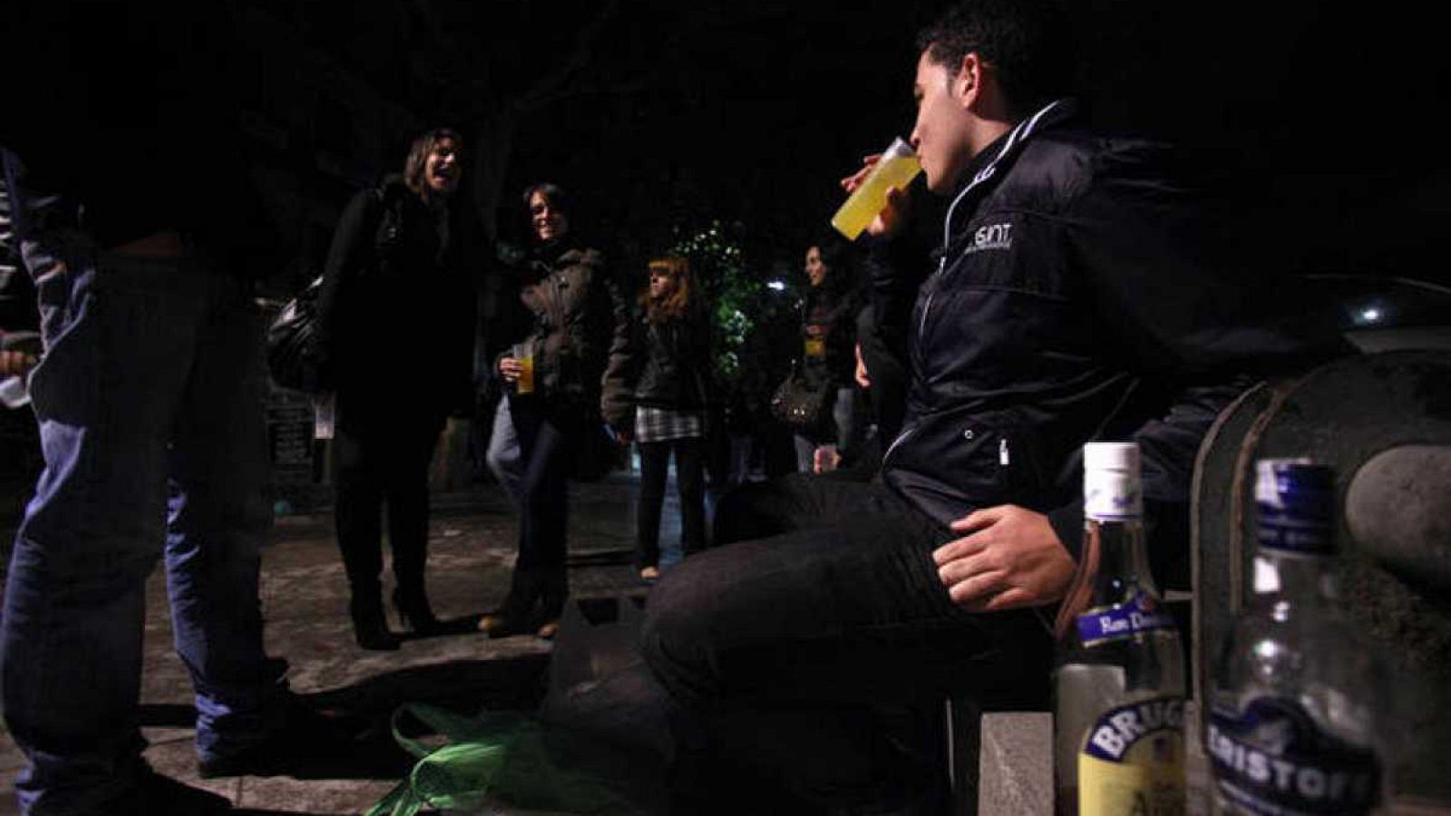 Jóvenes de botellón