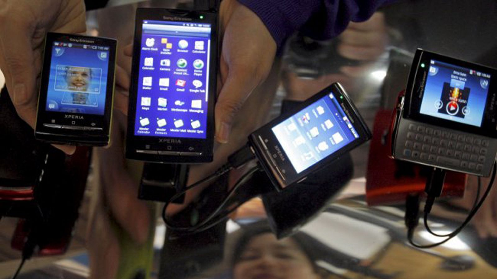 Imagen de archivo de varios móviles