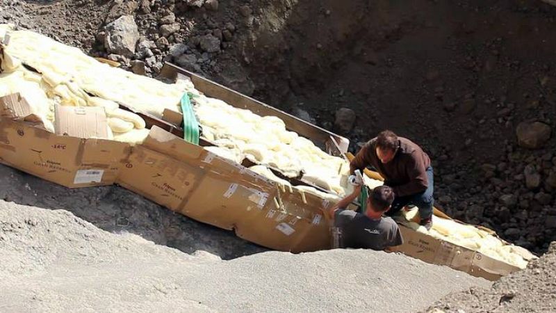 Niños paleontólogos para restaurar el cuello de un saurópodo