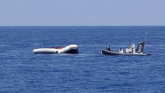 La Guardia Costera italiana rescata a 381 personas en la misma zona donde volcó otra embarcación