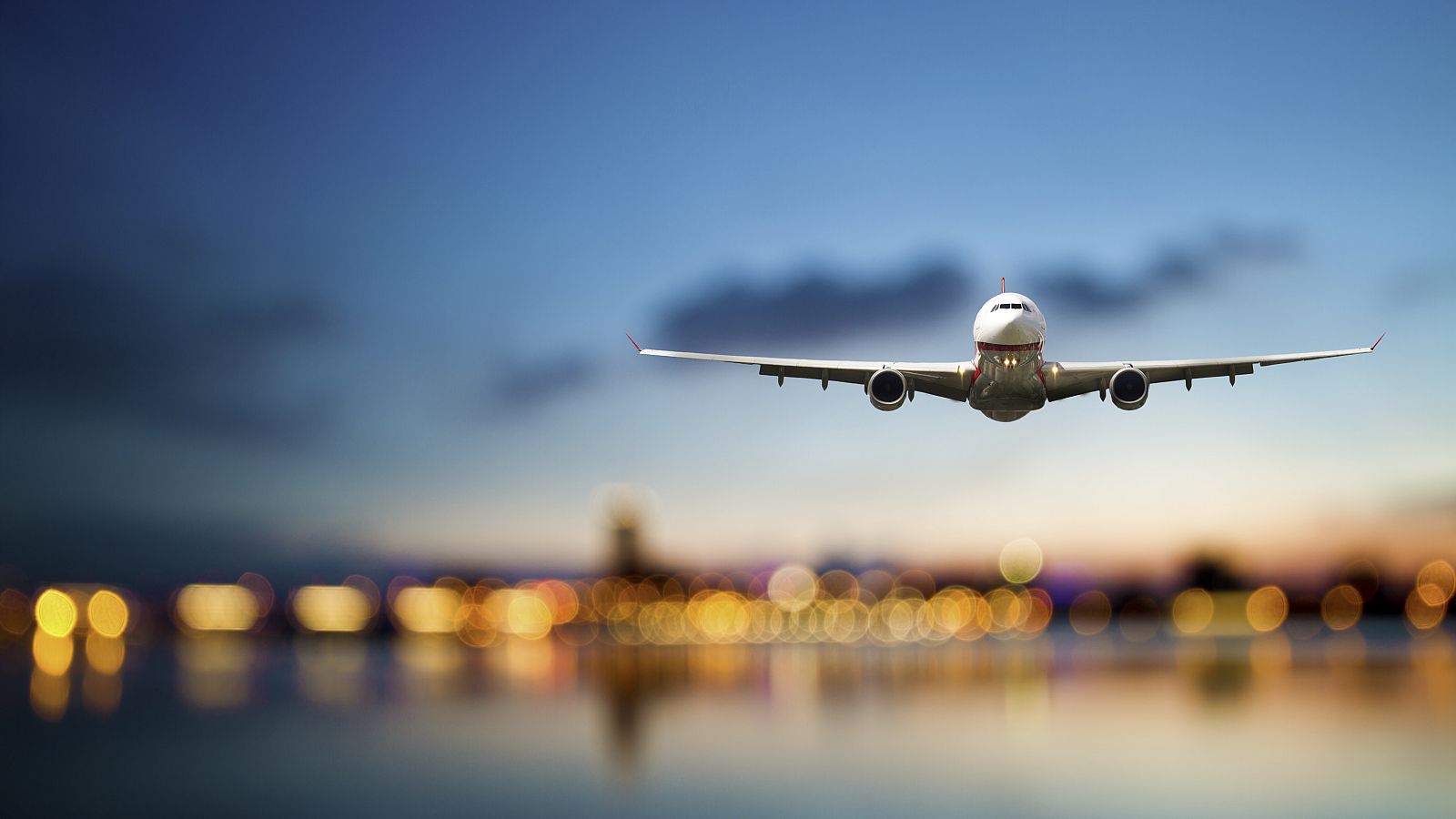 Un avión de pasajeros se dirige a su destino