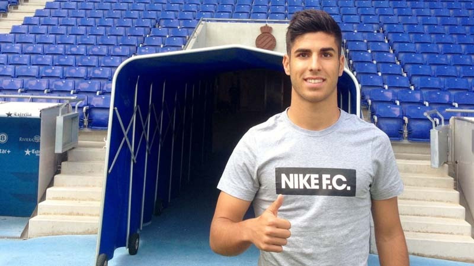Marco Asensio posa ya como nuevo jugador del Espanyol.