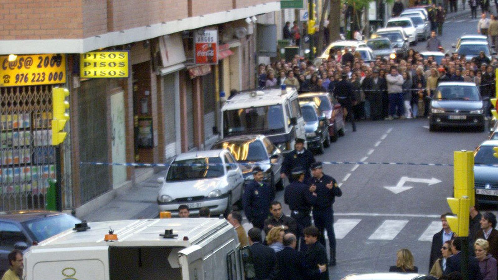 Fotografía del lugar donde Giménez Abad, presidente del PP de Aragón, fue asesinado