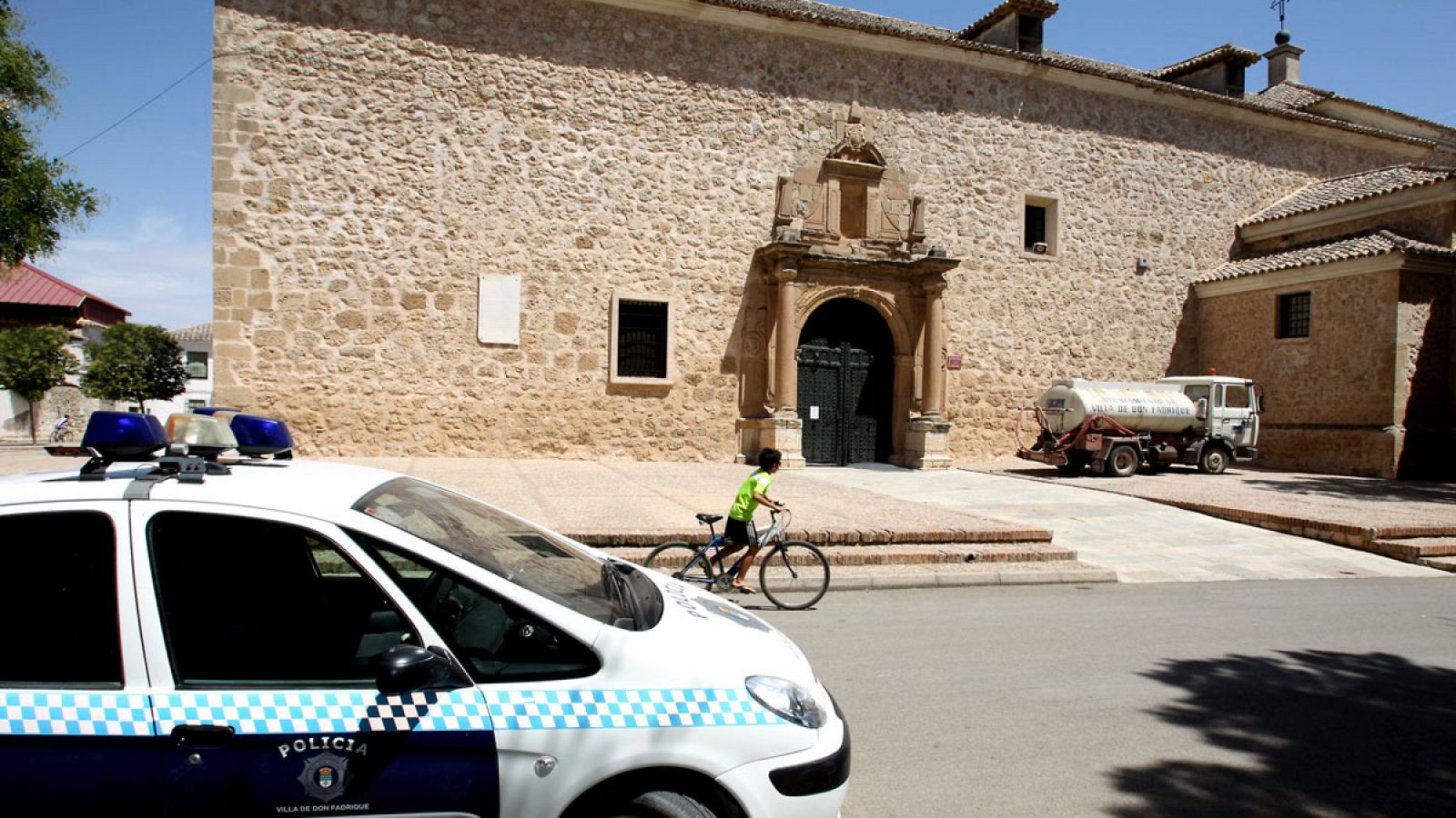 La iglesia de La Villa de Don Fadrique, en Toledo, donde se refugió  la mujer acusada de matar a su bebé
