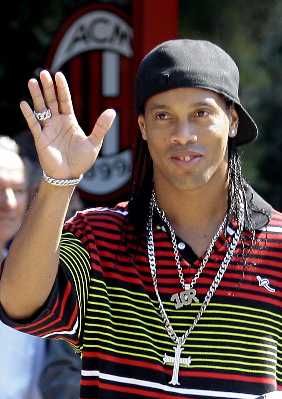 Ronaldinho se despide del Barça escribiendo una carta en la web del Milan