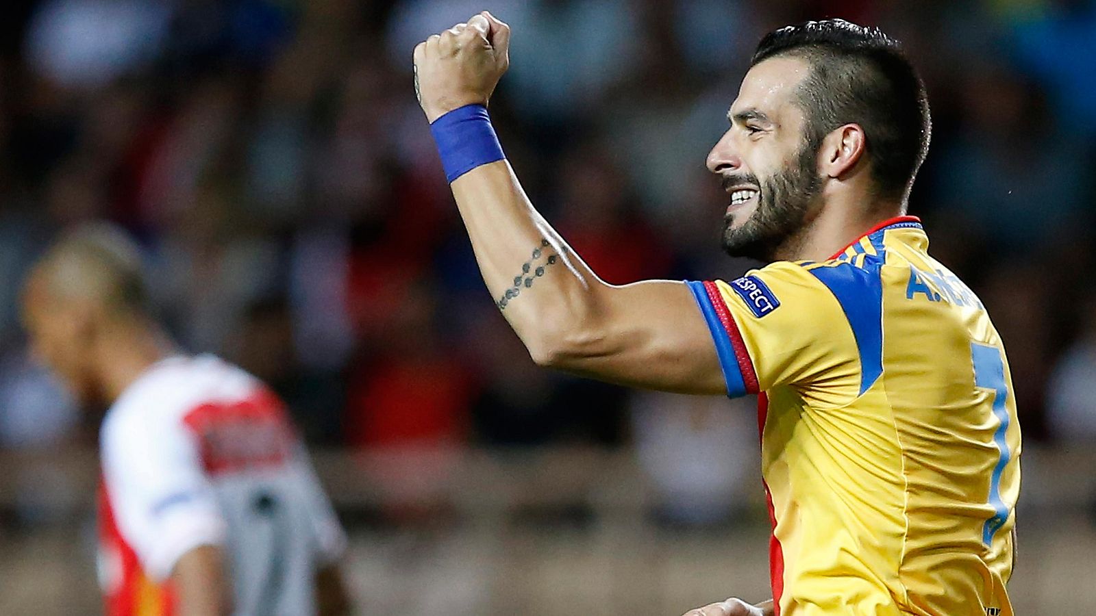 El delantero español Álvaro Negredo celebra el gol del Valencia en Mónaco