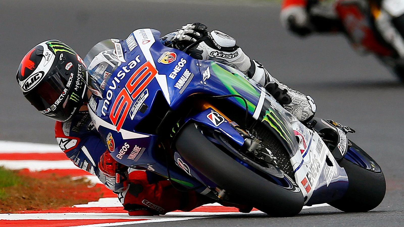 El piloto español Jorge Lorenzo, durante los entrenamientos del GP de Gran Bretaña