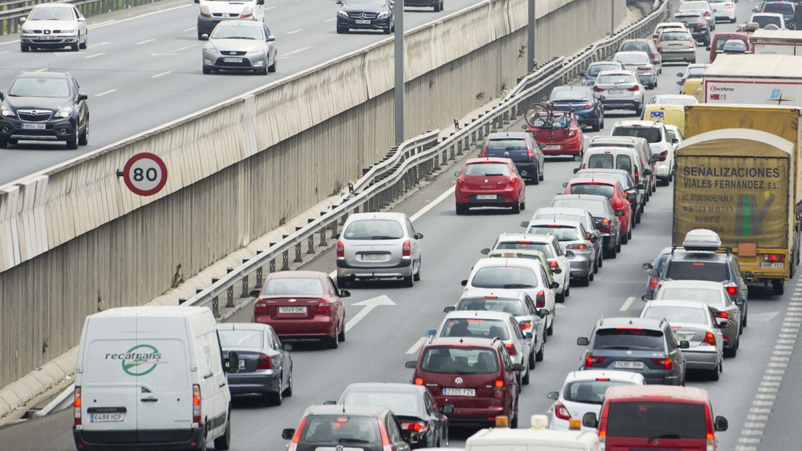 Tráfico en la entrada a Sevilla de la A-49