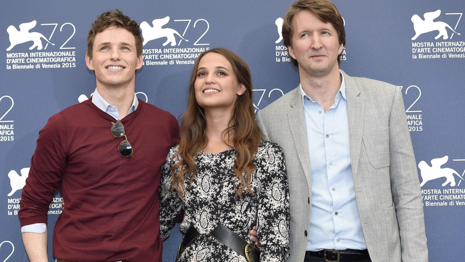 El director de 'The danish girl', Tom Hooper, posa con sus protagonistas en la presentación de la película en la 72 Mostra de Venecia