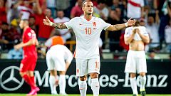 Holanda bordea el fracaso; Islandia hace historia