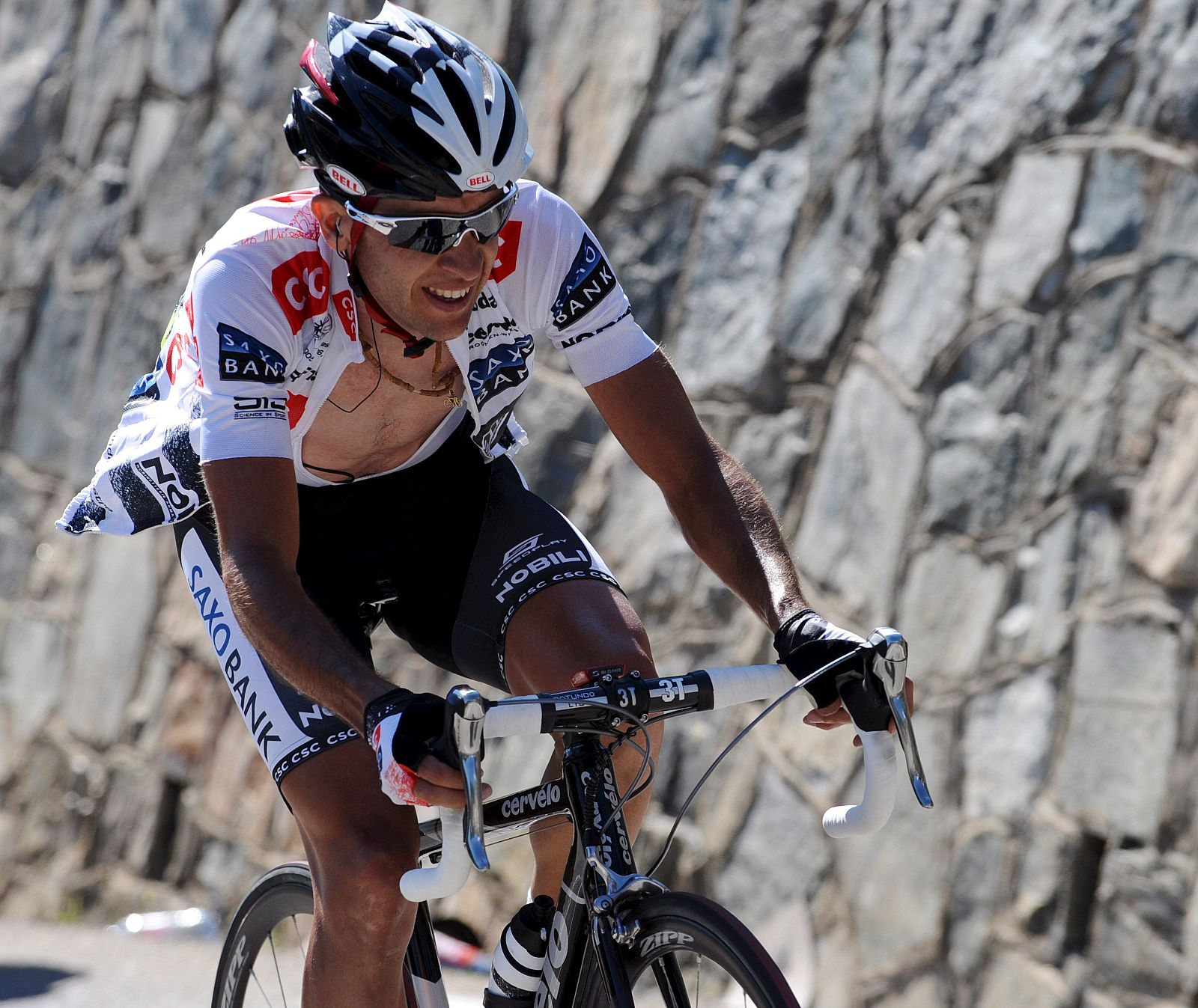 Sastre subiendo en solitario  el Alpe d'Huez