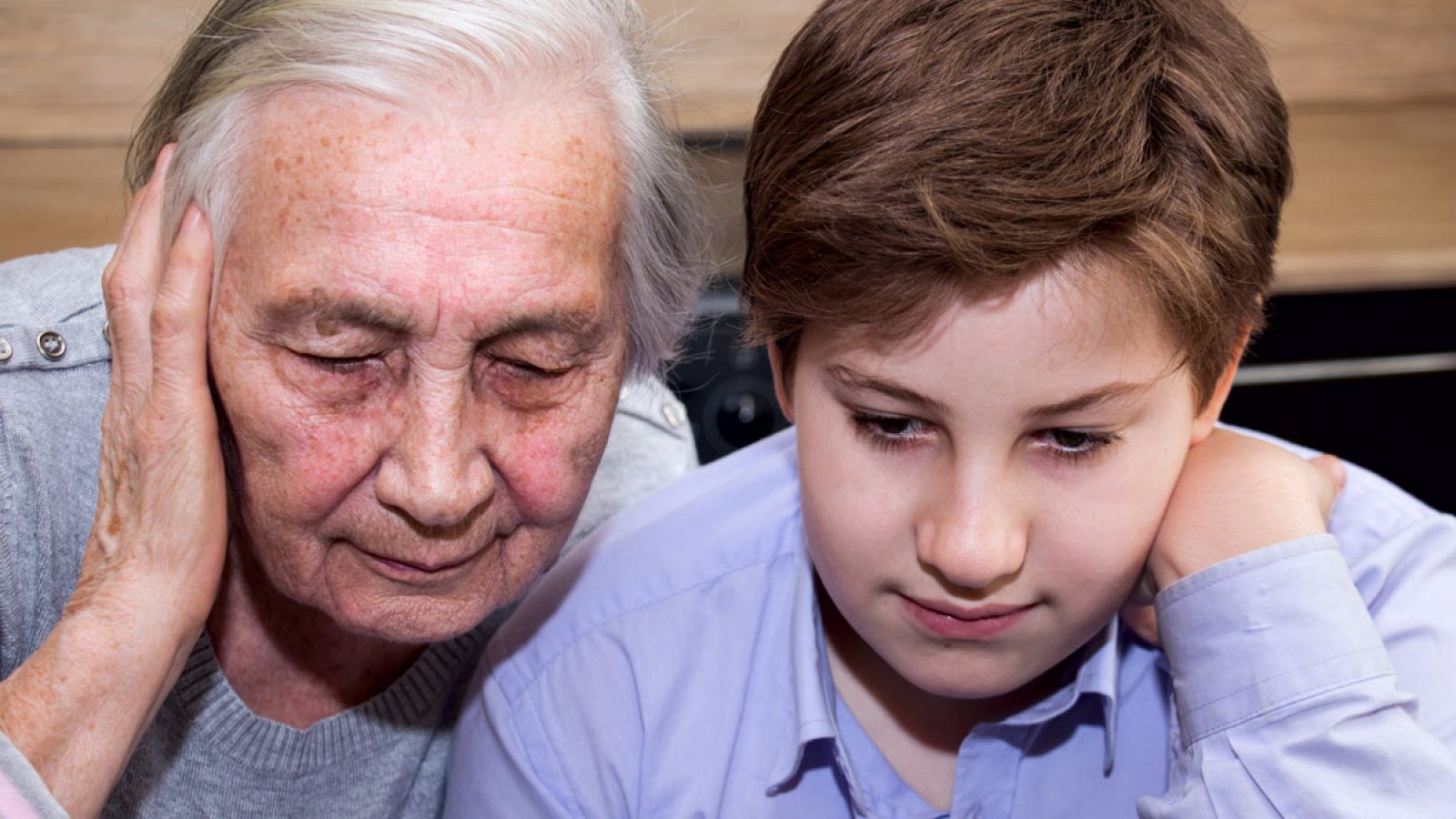 Una abuela con su nieto