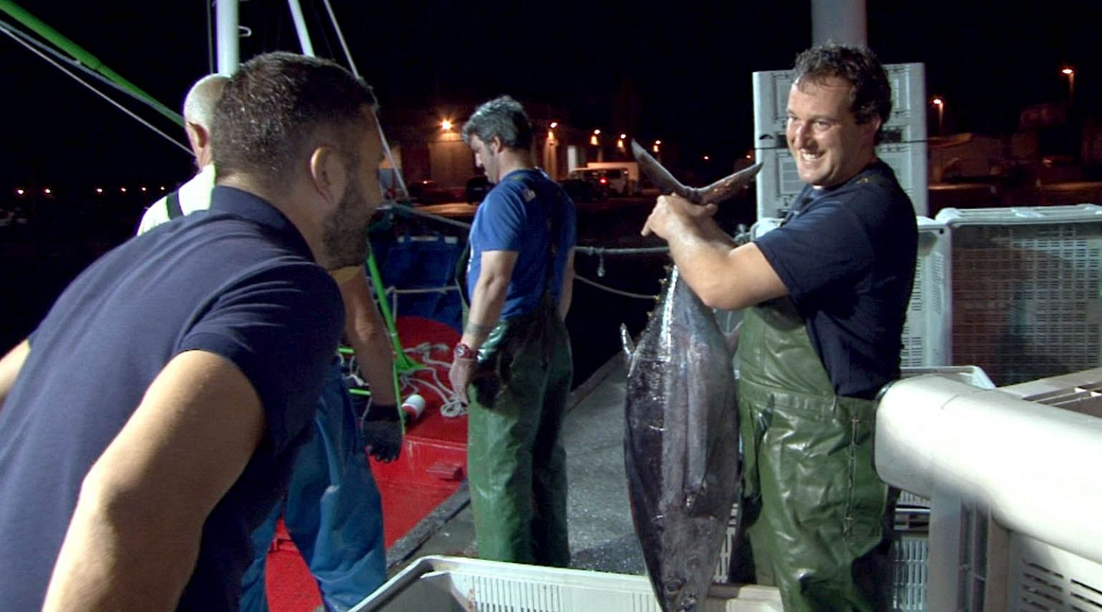 La temporada del bonito obliga a faenar largas temporadas