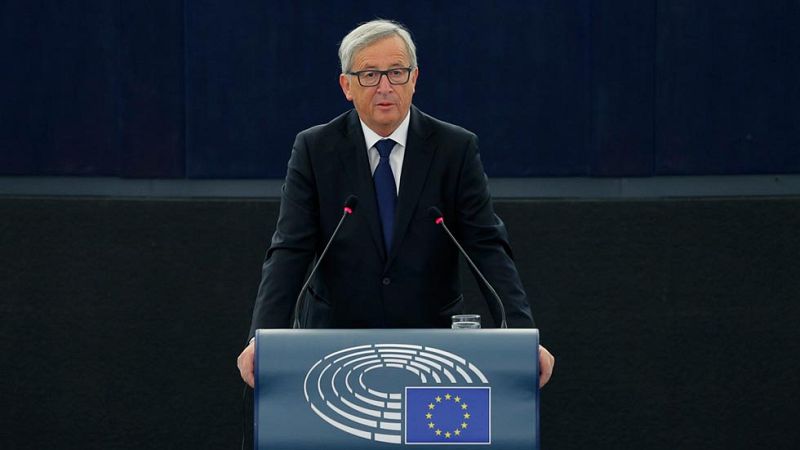Juncker defiende que la UE tiene los "medios" y la "obligación" de acoger quienes huyen del terror 