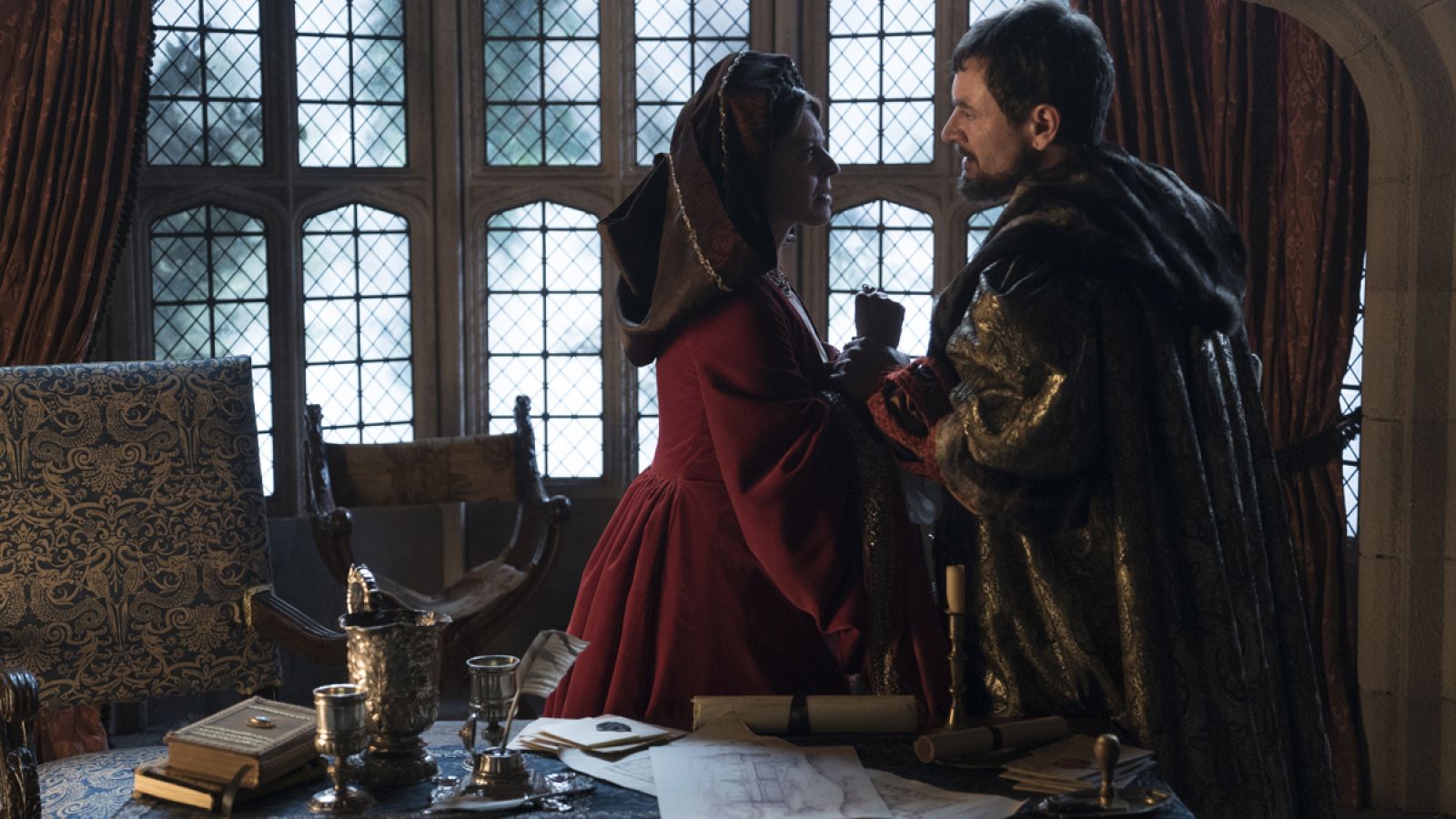 Catalina de Aragón se empieza a dar cuenta de que Enrique VIII no es de fiar