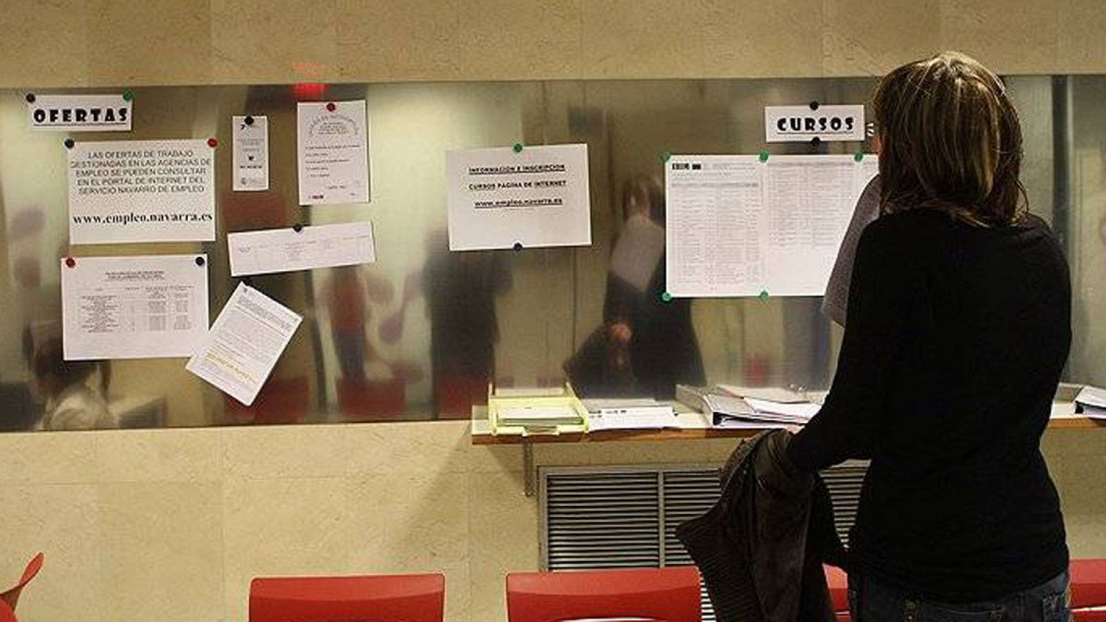 Tablón de anuncios en una oficina de empleo navarra