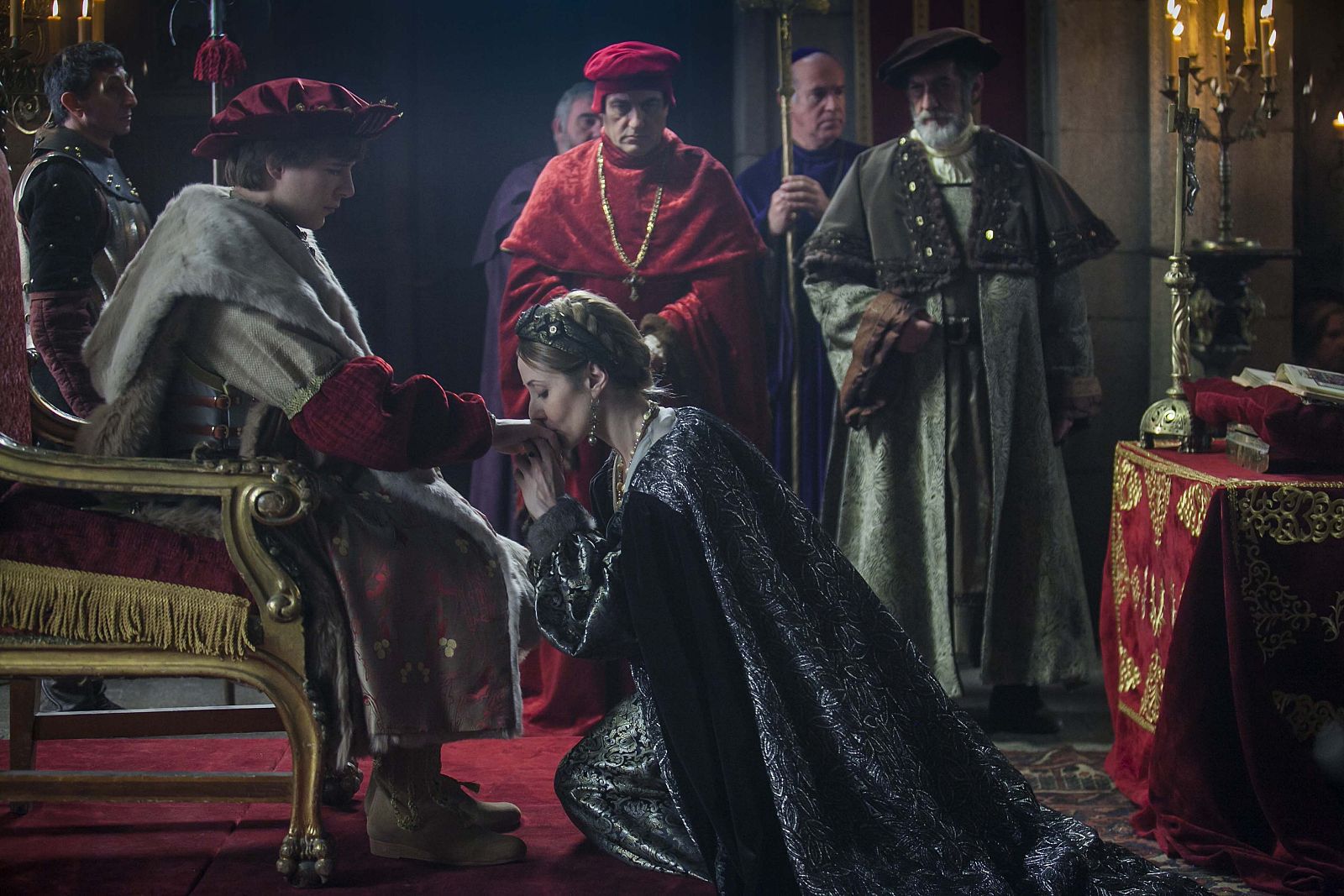 Germana se acerca a Carlos para sobrevivir en la corte