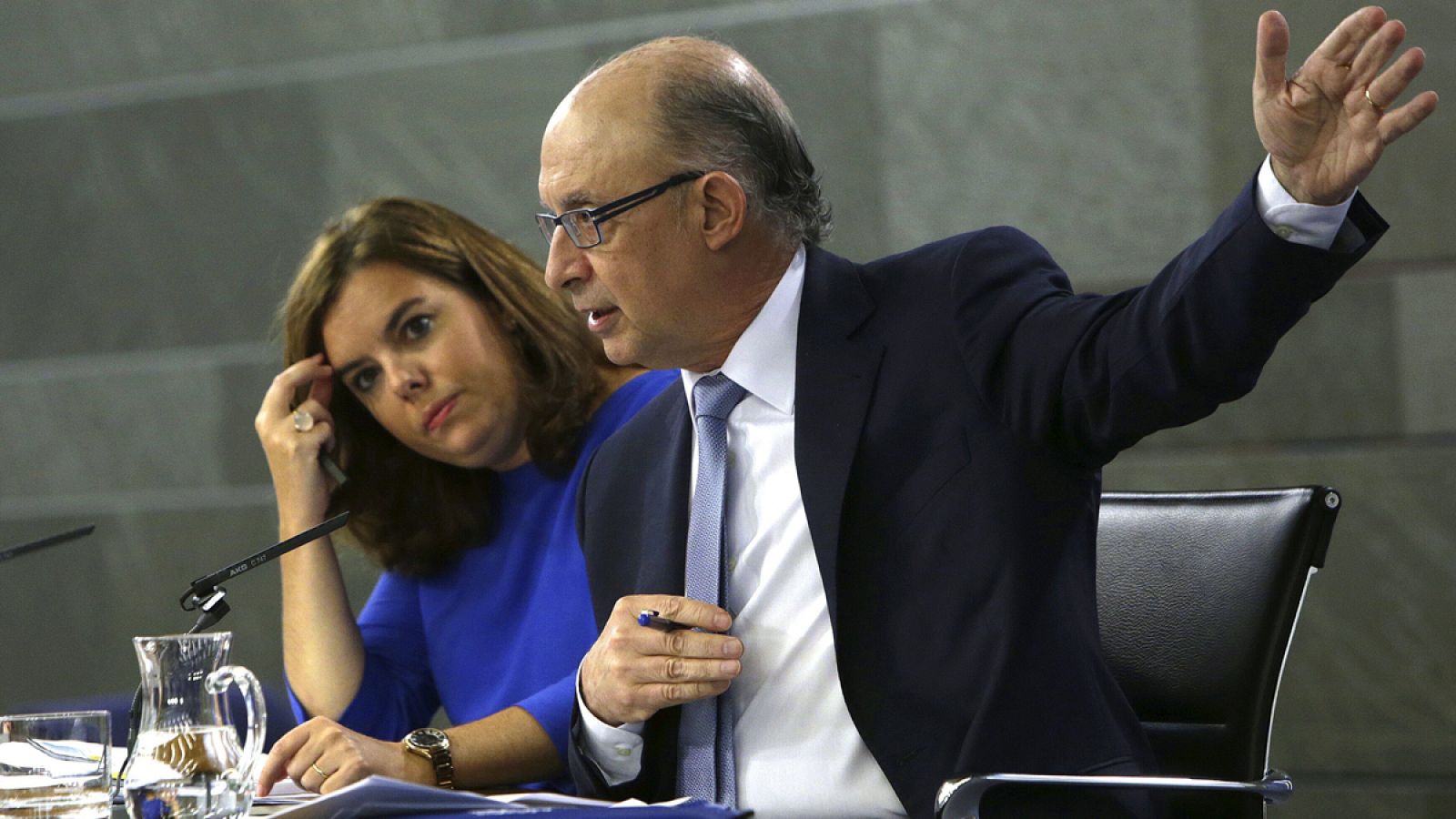 La vicepresidenta del Gobierno y el ministro de Hacienda