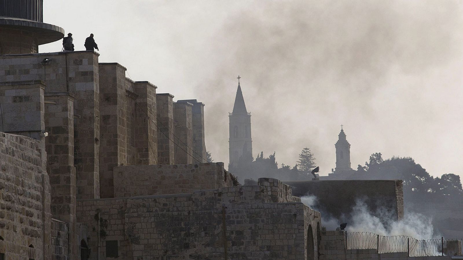 Policías israelíes entran en la Explanada de las Mezquitas
