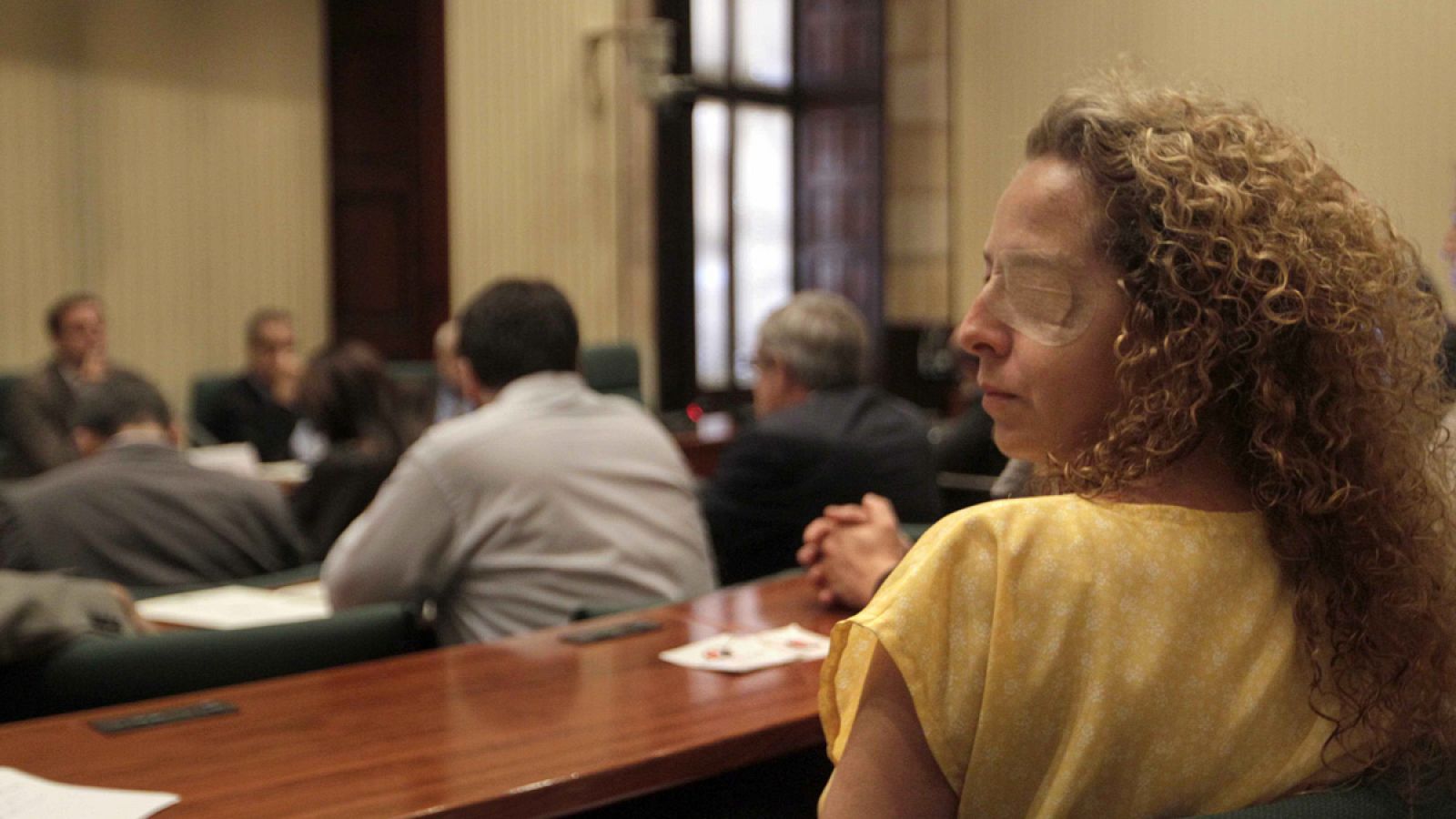 LA MUJER QUE PERDIÃ" UN OJO POR UNA PELOTA DE GOMA EN BARCELONA SIGUE EL DEBATE DE SU CASO EN EL PARLAMENT