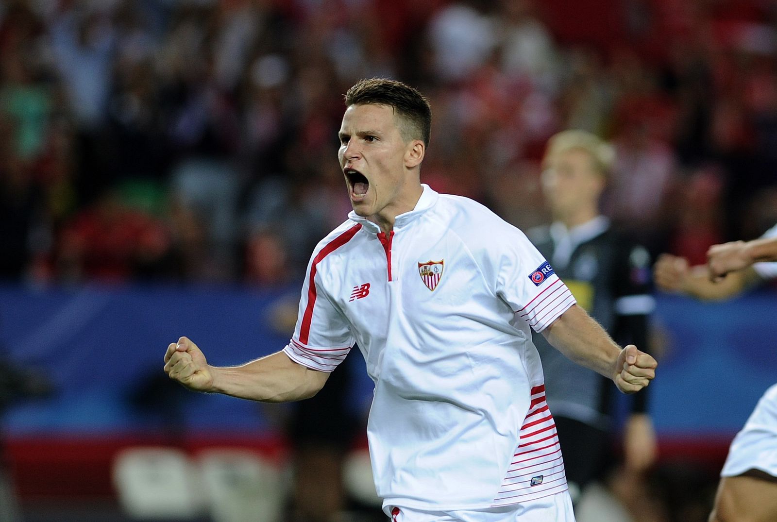 Kevin Gameiro celebra su gol contra el Borussia Moenchengladbach.