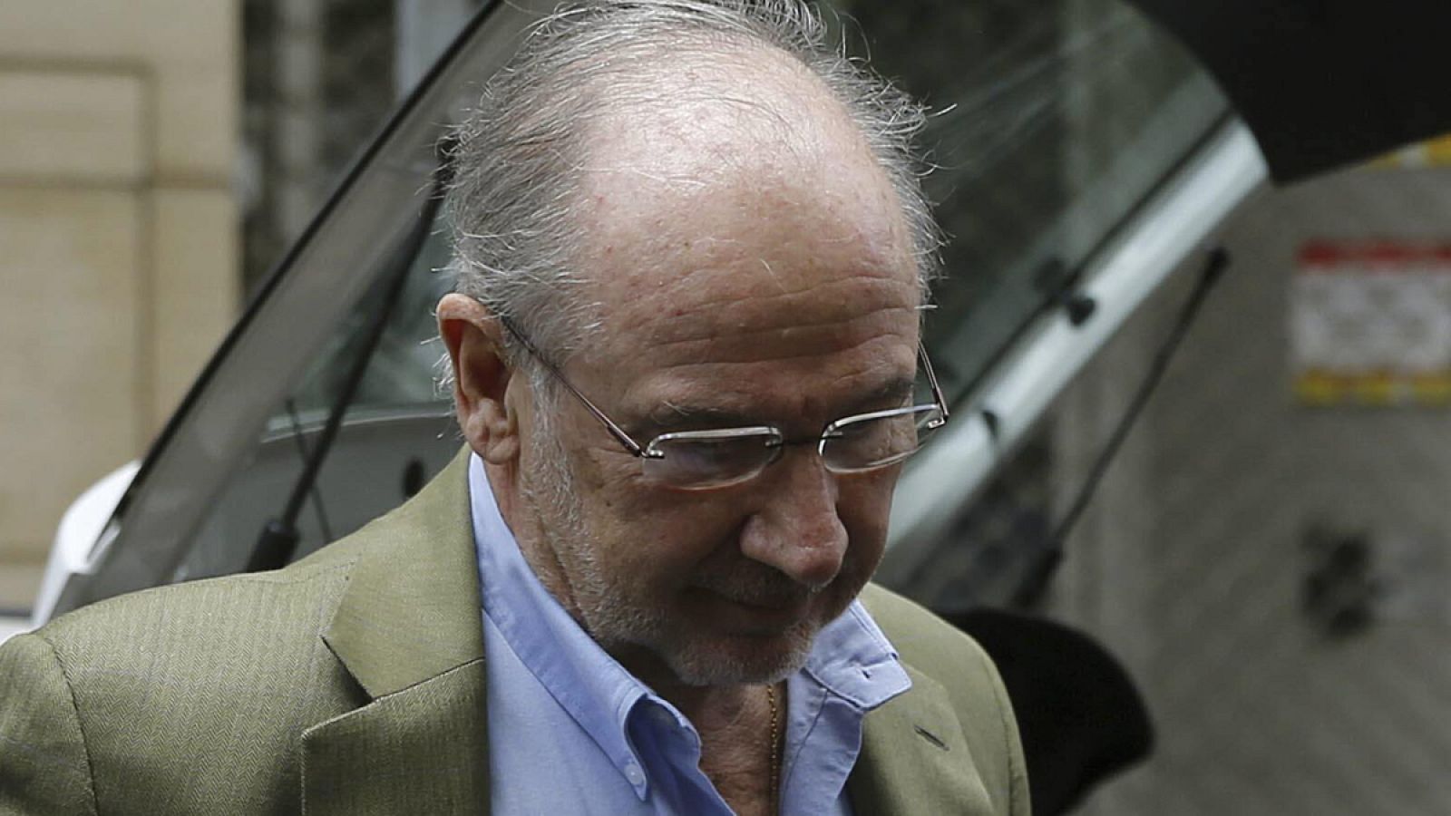 El exvicepresidente económico, Rodrigo Rato, sale de su domicilio