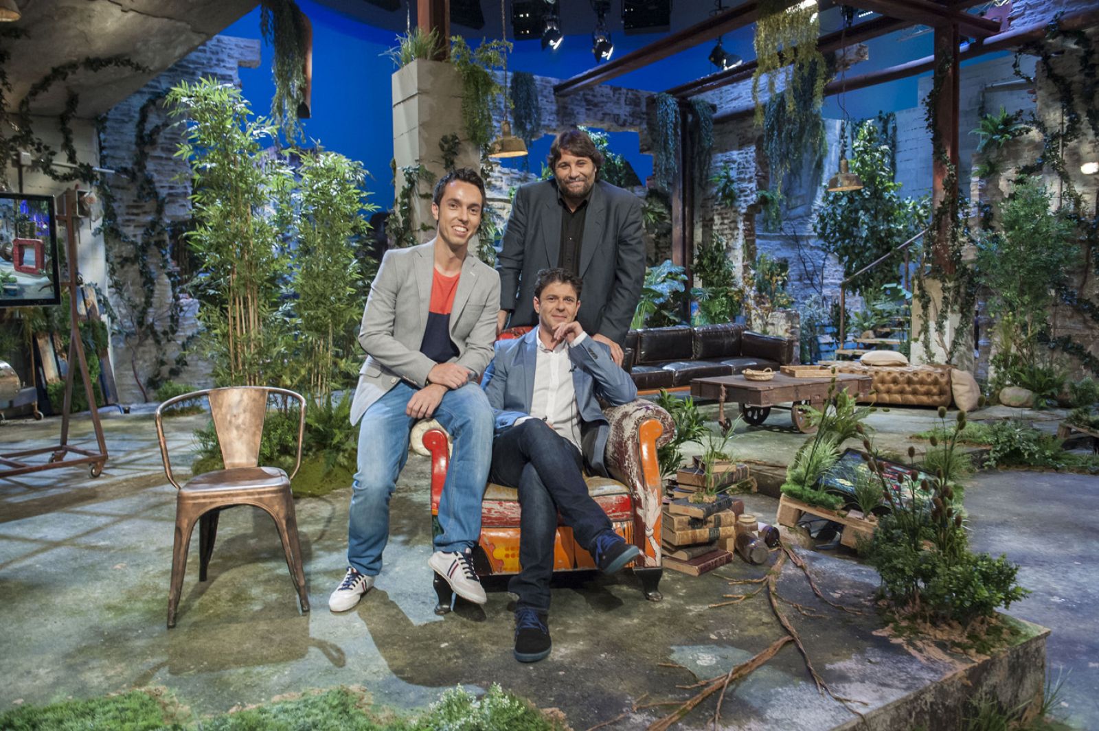 Pablo Herreros será el presentador del programa, y contará con dos colaboradores: el experto en comunicación Javier Cebreiros y el psicólogo y psicoterapeuta Roger Brufau