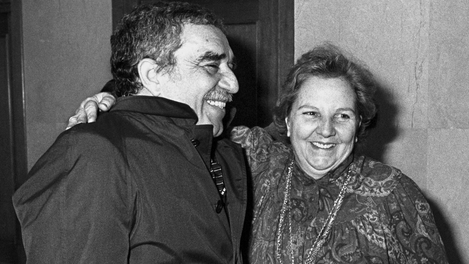 La agente literaria Carmen Balcells con uno de sus representados, Gabriel García Márquez