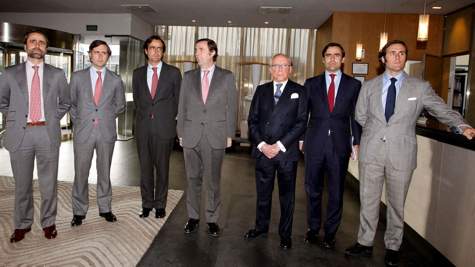 José María Ruiz-Mateos junto a seis de sus hijos en 2011