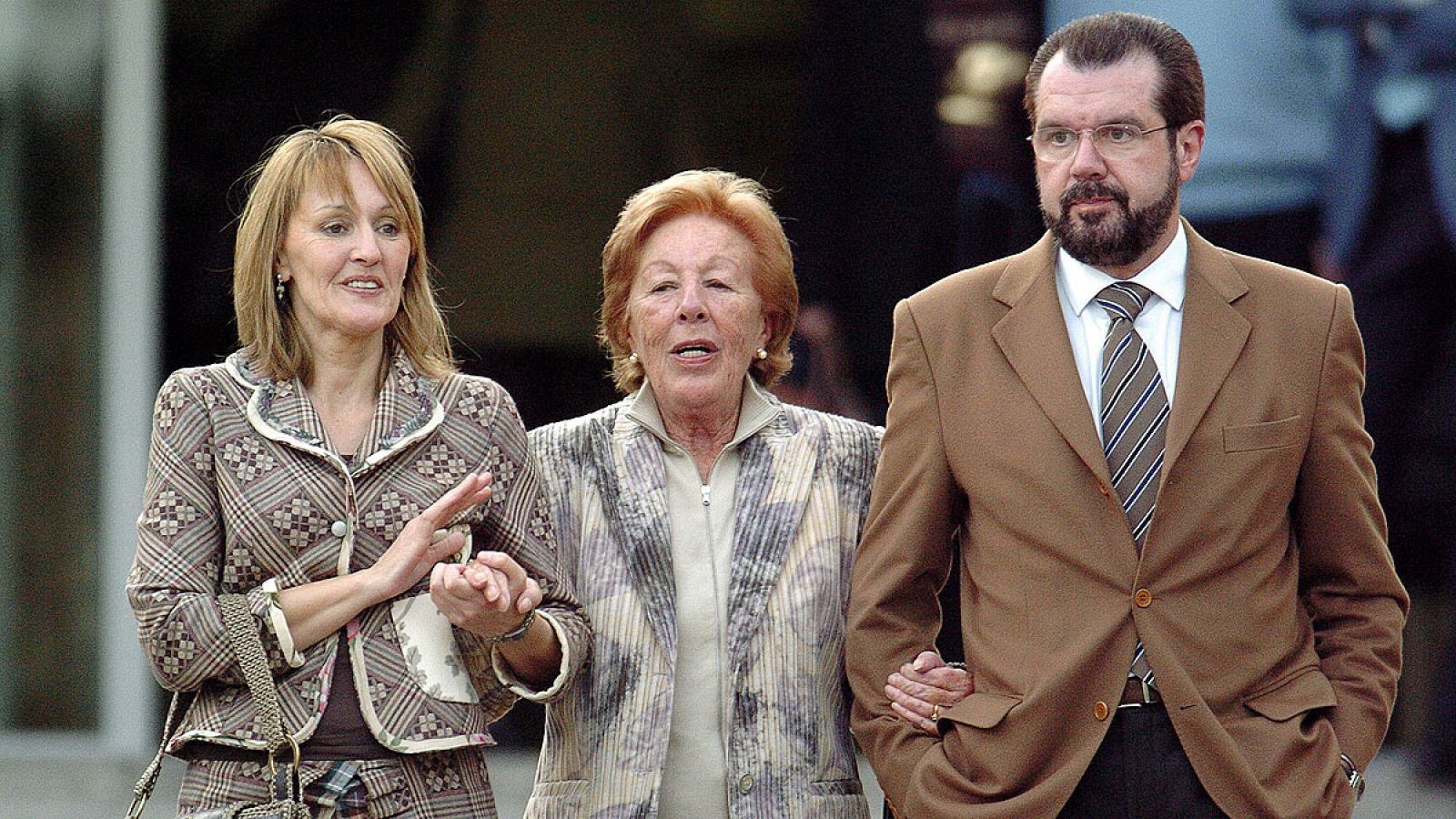 La tía de la reina Letizia Henar Ortiz, la abuela, Menchu Álvarez del Valle, y el padre, Jesús Ortiz