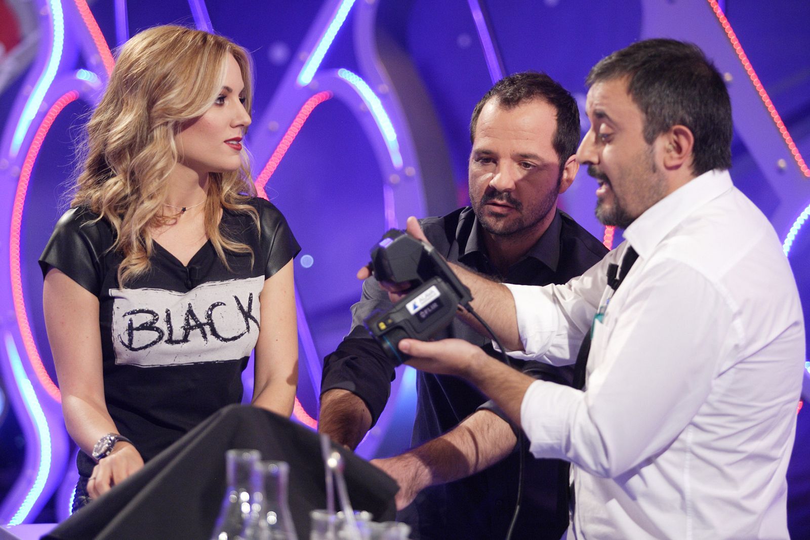 'Órbita Laika' tendrá en plató a la cantante Edurne, que participará en las diferentes pruebas del equipo de colaboradores del programa. Con Ángel Martín y Antonio Martínez Ron en la imagen